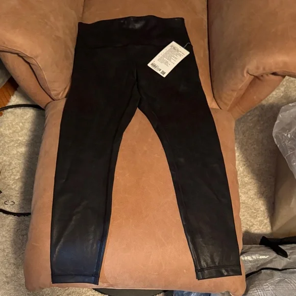 lululemon athletica Under Train HR Tight 25" Matte Foil Black Leggings - NWT - Picture 2 of 4